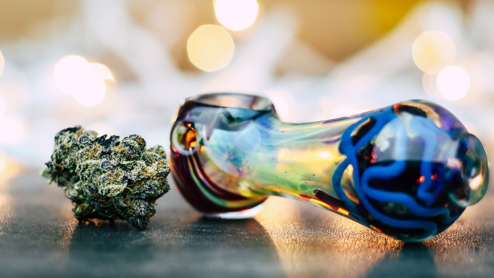 glass pipe and bud