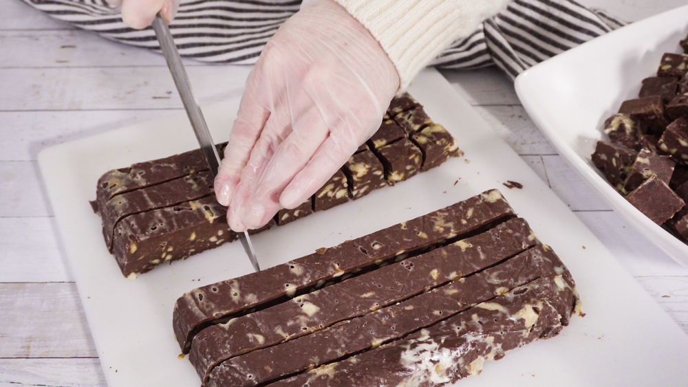 Cutting cannabis fudge