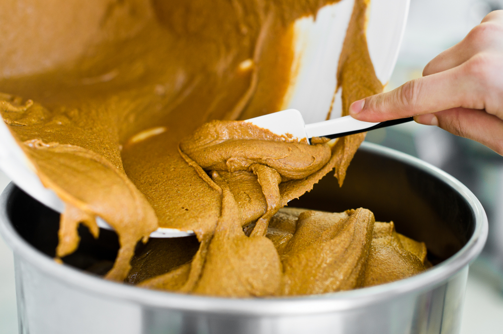 Making peanut butter 