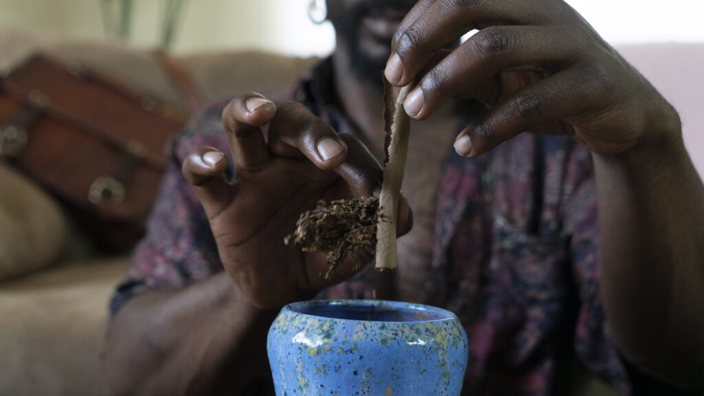 Emptying the tobacco from a blunt